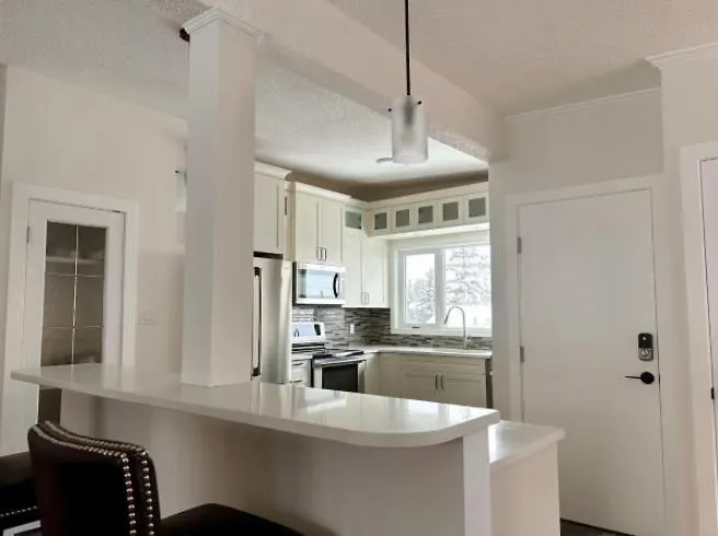 Modern 3Br Near Airport & Dt Villa Calgary