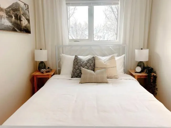 Holiday home Modern 3Br Near Airport & Dt Villa Calgary
