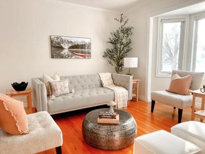 Modern 3Br Near Airport & Dt Villa Calgary