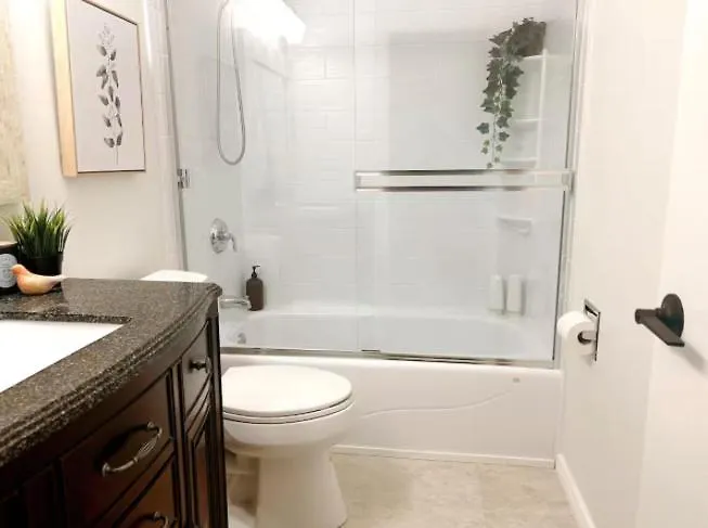 Holiday home Modern 3Br Near Airport & Dt Villa Calgary