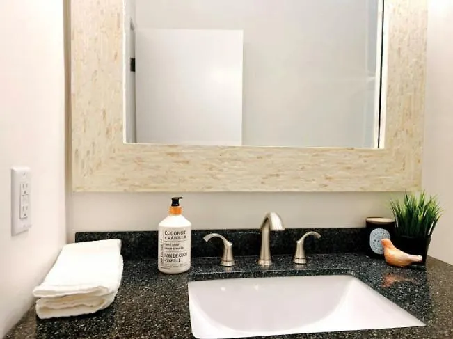 Modern 3Br Near Airport & Dt Villa Calgary 0*,  Canada