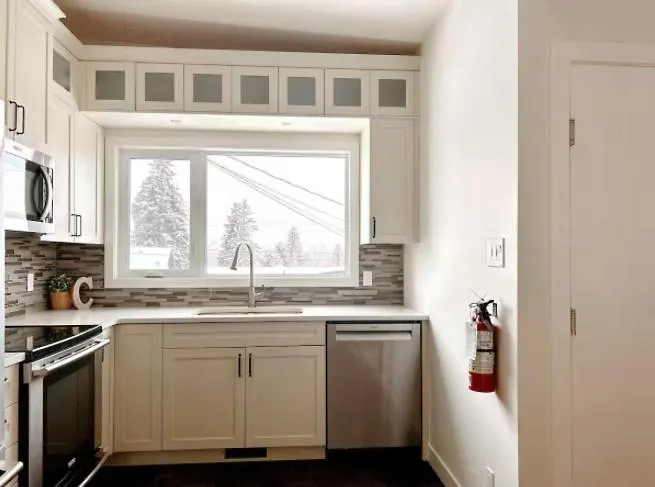 Holiday home Modern 3Br Near Airport & Dt Villa Calgary